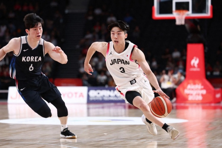 记者：日本转换三分抛投前板 很清楚能看到他们强调和练的是什么