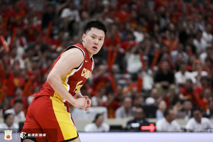 够拼了！李弘权7中2得到9分1助1帽 空抢13篮板全场最高