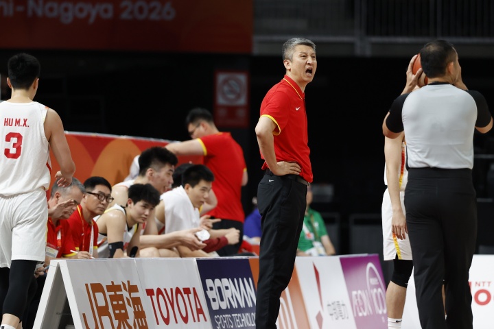 媒体人：中国男篮正加速男足化 和现代打法脱轨 非郭士强一人之过